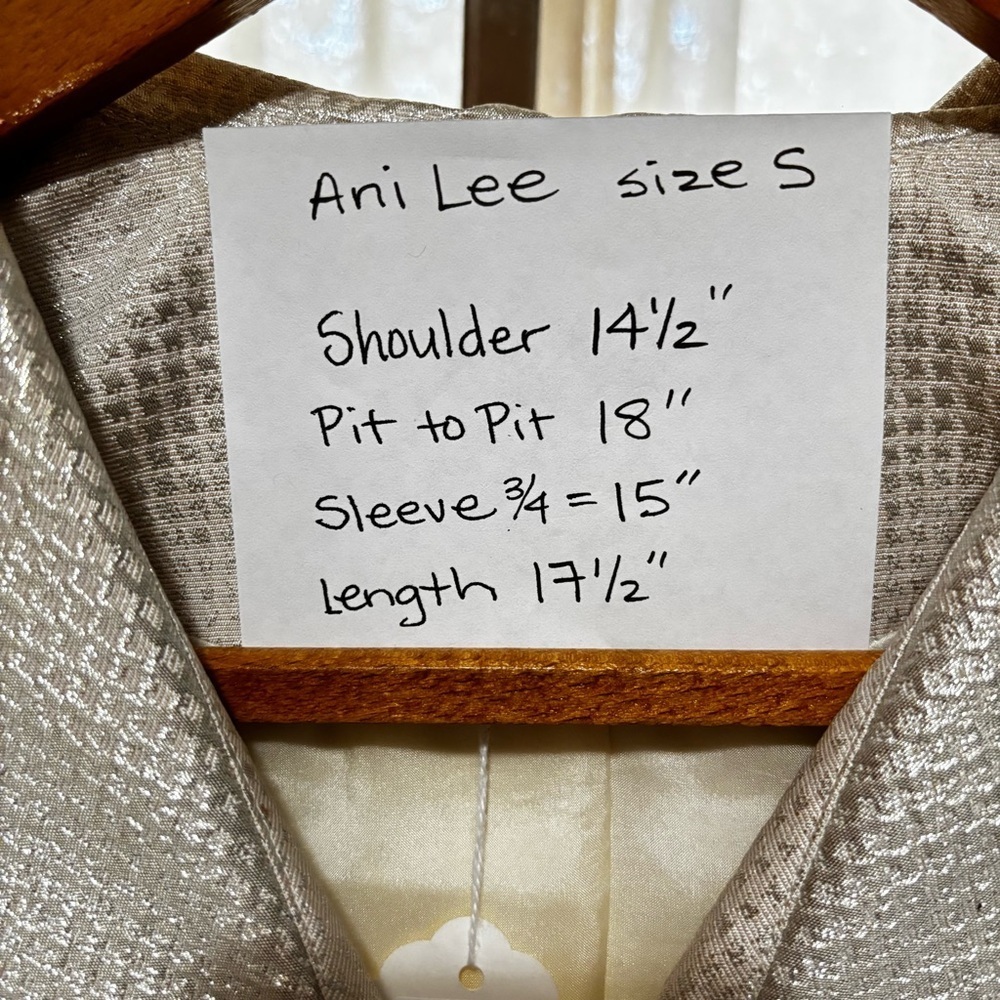 anilee Cropped Jacket 3/4 Sleeves & button front. Silver metallic lamay Size S - Picture 12 of 12